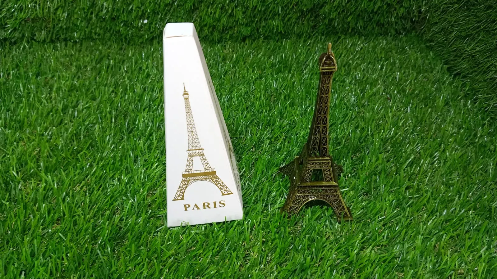 Antique Finish 3D Metal Paris Eiffel Tower Metal Craft Famous Landmark Building Metal Statue, Cabinet, Office, Gifts Decorative Showpiece.