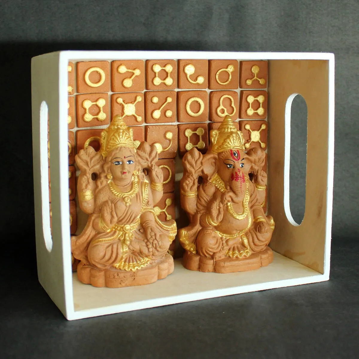 Hancrafted Terracotta Laxmi & Ganpati Idol- Small(S)