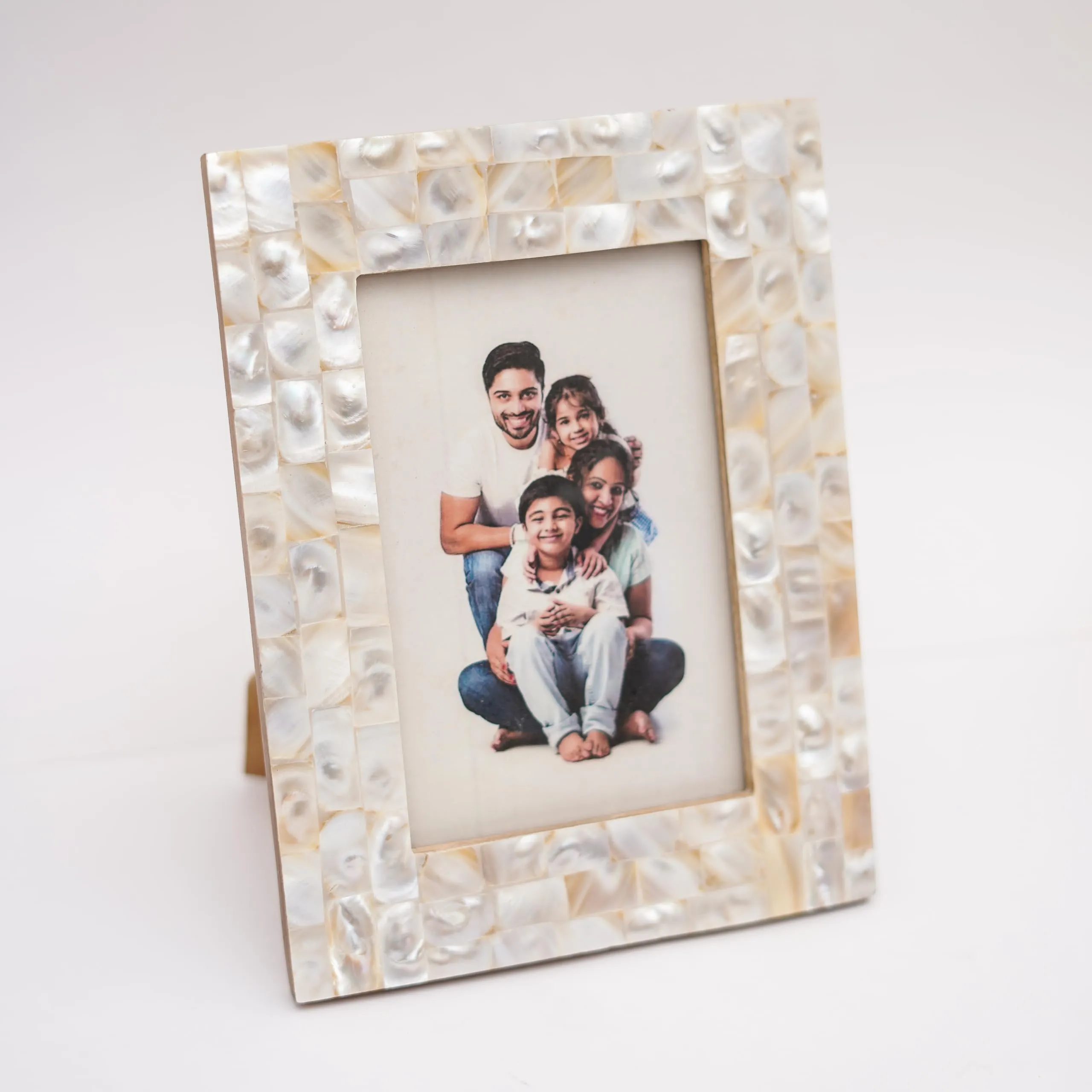 HOMEARTE INDIA Mother of Pearl Table Photo Frame Decor as Birthday Gifts, Anniversary, Wedding Gifts for Friends, Couples, and Parents