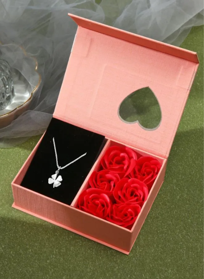 Romantic Valentine's Day Gift Box with Clover Necklace, Rose-themed Jewelry Packaging Box for Rings, Bracelets, and Necklaces – Perfect  Valentine, Mother's Day and Anniversary