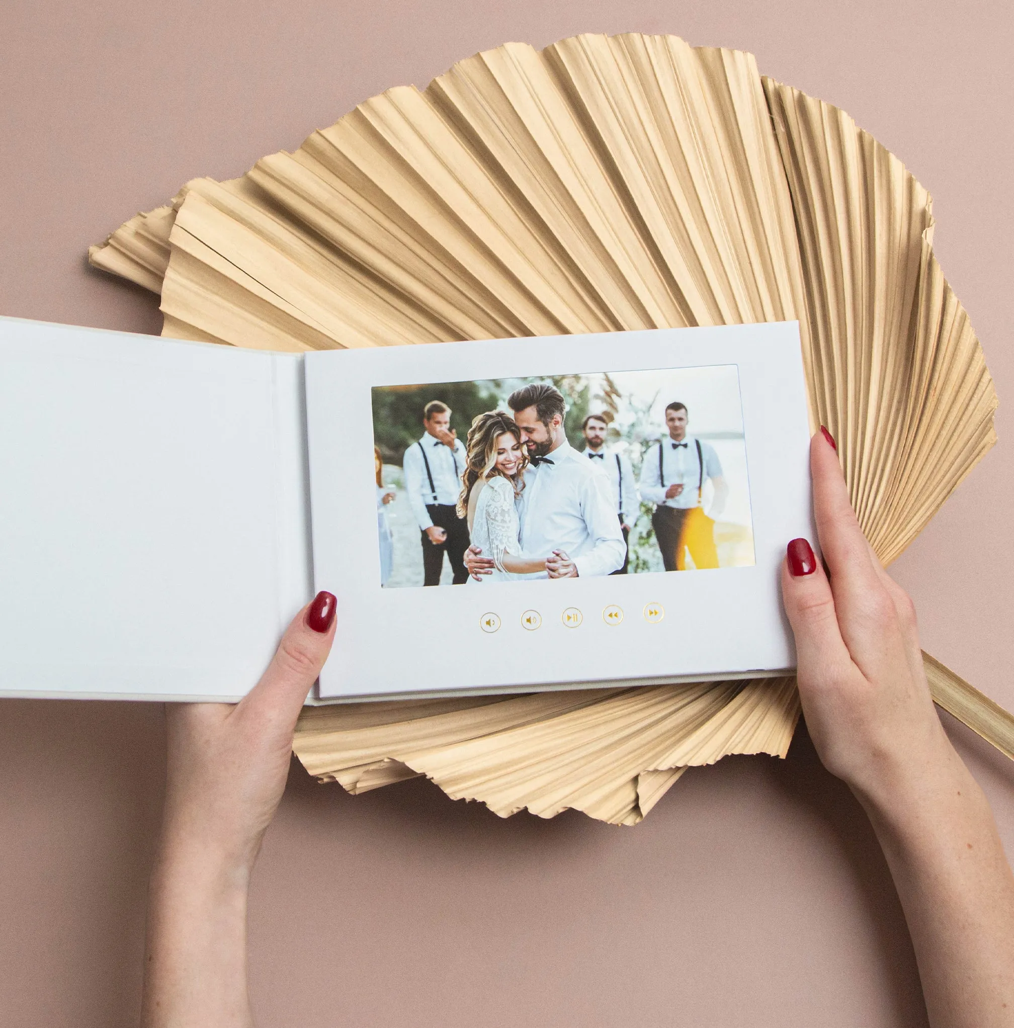 Silky White   Real Gold | Video Book