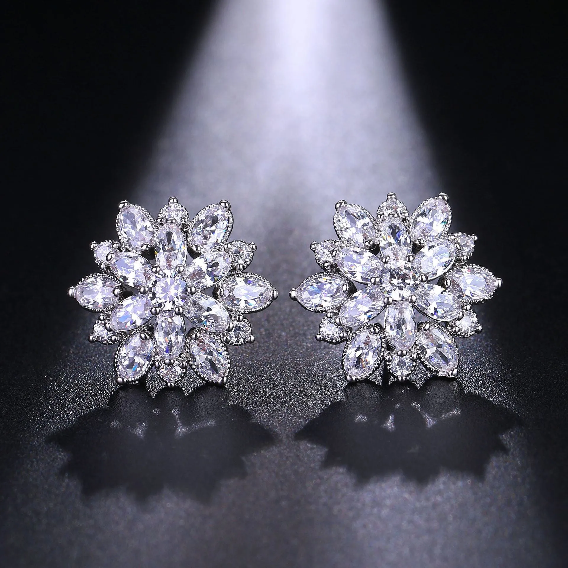 Wedding Jewelry Romantic Flower Stud Earrings for Women with Zircon in Gold Color